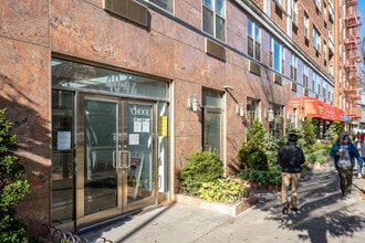 Plaza 75 in Elmhurst, NY - Building Photo - Building Photo