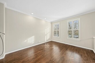 2106 Rugen Rd in Glenview, IL - Foto de edificio - Building Photo