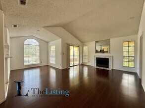 8724 Mallard Reserve Dr in Tampa, FL - Foto de edificio - Building Photo