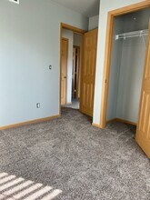 1715 Dainesway Dr in Valparaiso, IN - Foto de edificio - Building Photo