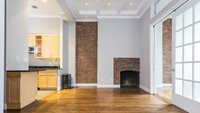 7 E 75th St in New York, NY - Building Photo - Building Photo