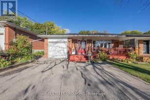 43 Sherwood Forest Dr in Markham, ON - Building Photo