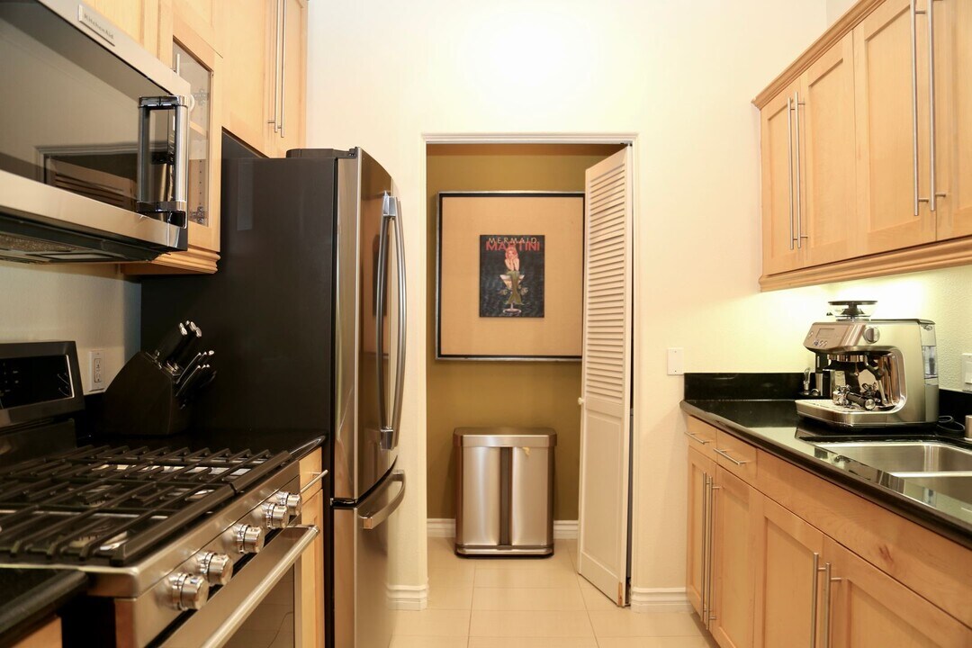 3409 Watermarke Pl in Irvine, CA - Building Photo