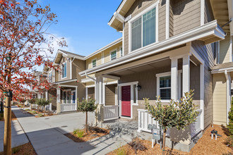 Sendero Townhomes in Santa Rosa, CA - Foto de edificio - Building Photo