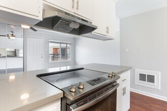 Park Tower in Castro Valley, CA - Building Photo - Interior Photo