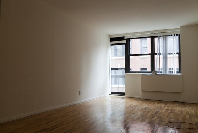 132 E 35th St in New York, NY - Building Photo - Building Photo