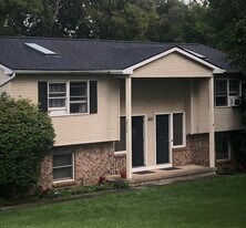 672 Crowley Rd in Farmington, NY - Building Photo