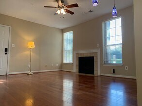 20303 Beechwood Ter, Unit 103 in Ashburn, VA - Building Photo - Building Photo