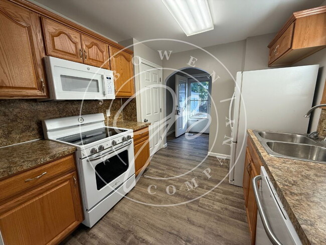 2037 Berdan Ave in Toledo, OH - Building Photo - Building Photo