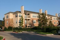 Building Photo - La Valencia Apartments in Dallas, Texas