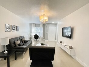 4368 S Kirkman Rd, Unit 211 in Orlando, FL - Building Photo - Building Photo