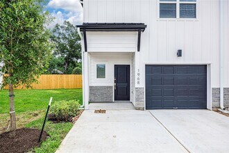 1948 Longmire Villas Court in Conroe, TX - Building Photo - Building Photo