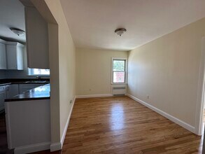 3 Longview Rd, Unit B in Staten Island, NY - Foto de edificio - Building Photo