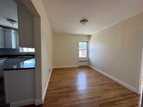 3 Longview Rd, Unit B in Staten Island, NY - Building Photo - Building Photo