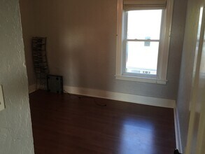 6 Caroline St, Unit Caroline #3 in Worcester, MA - Foto de edificio - Building Photo