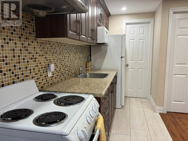 116 Jack Monkman Crescent in Markham, ON - Building Photo - Building Photo