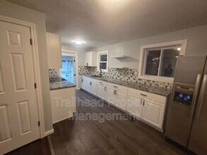 618 NE 43rd St in Kansas City, MO - Building Photo - Building Photo