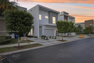 10445 NW 68th Terrace in Doral, FL - Building Photo
