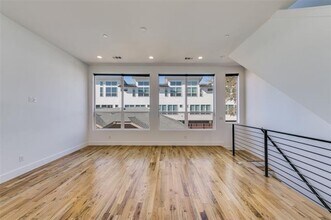 5923 Lindell Ave in Dallas, TX - Building Photo - Building Photo