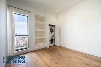 8811 Burton Way in West Hollywood, CA - Building Photo - Building Photo