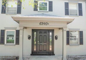 6940 Sunset Dr S in South Pasadena, FL - Building Photo