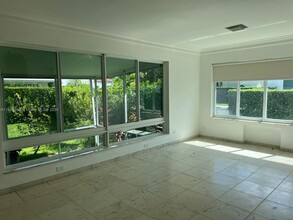 5361 N Bay Rd in Miami Beach, FL - Building Photo - Building Photo