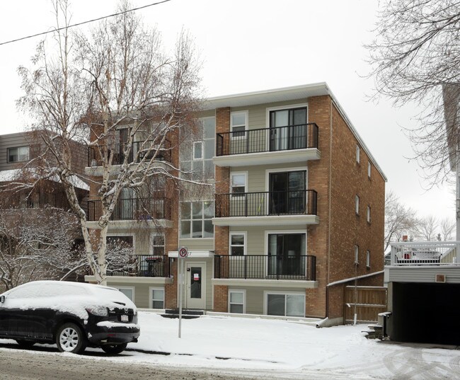 527 18th Ave SW in Calgary, AB - Building Photo - Building Photo