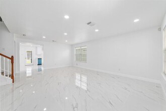 13106 Cres Manor Ln in Houston, TX - Building Photo - Building Photo