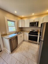 302 Frederick St E in East Syracuse, NY - Foto de edificio - Building Photo