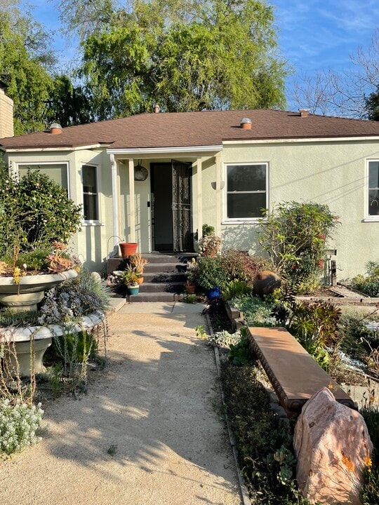 2826 El Nido Dr in Altadena, CA - Building Photo