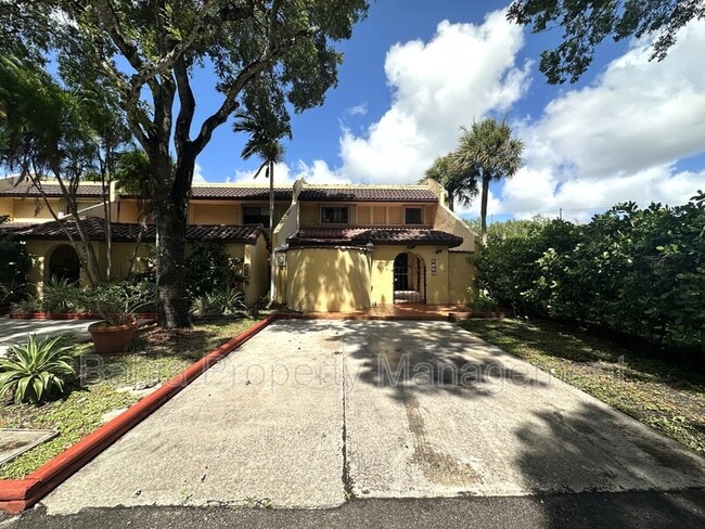 3730 Alcantara Ave in Doral, FL - Building Photo - Building Photo