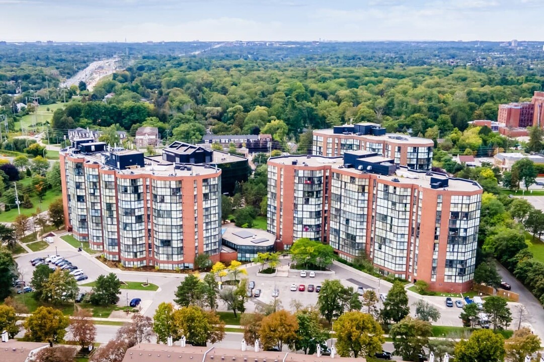 Sherobee Apartments in Mississauga, ON - Building Photo