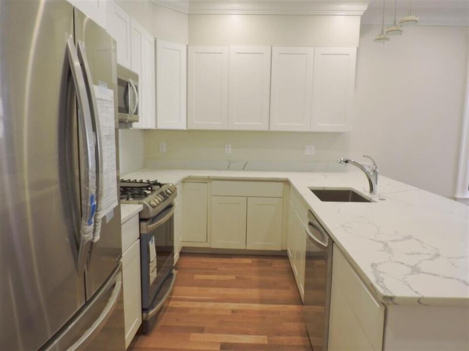 454 Green St, Unit 2 in Cambridge, MA - Foto de edificio