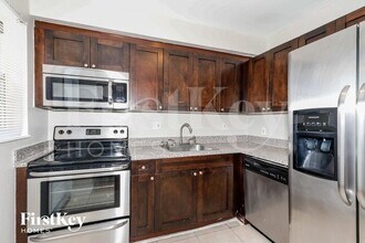 2431 Rodman St in Hollywood, FL - Foto de edificio - Building Photo