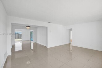 8521 Pasadena Blvd in Pembroke Pines, FL - Building Photo - Building Photo