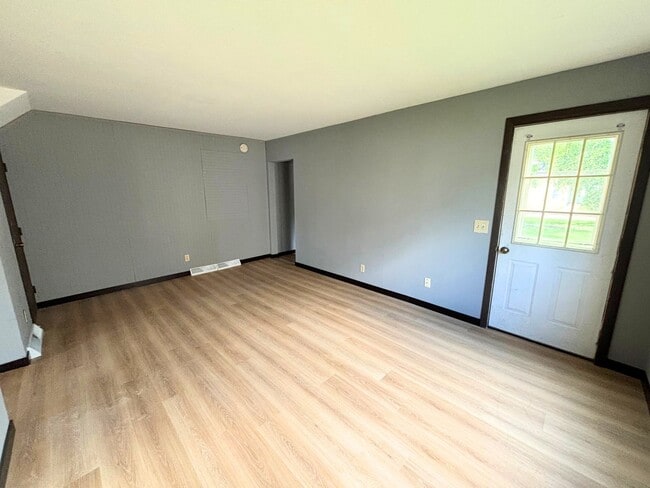 822 Menomonie St in Eau Claire, WI - Building Photo - Building Photo