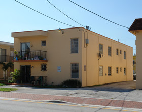 1426 SW 7th St in Miami, FL - Building Photo - Building Photo