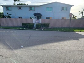 1581 NE 8th St in Homestead, FL - Building Photo