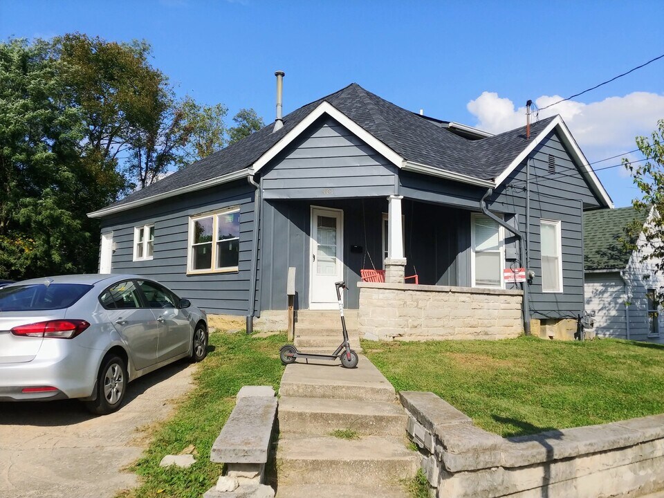 401 E 12th St in Bloomington, IN - Building Photo