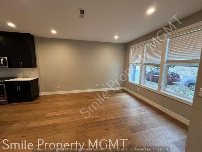 2422 SE Morrison St in Portland, OR - Building Photo - Building Photo