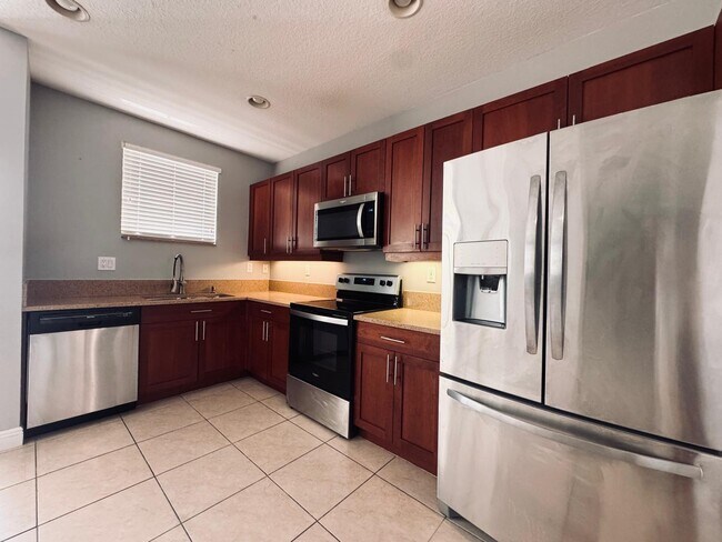 408 SW 14th Ave in Fort Lauderdale, FL - Building Photo - Building Photo