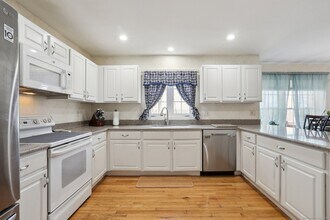 45 Pocono Ln in Danbury, CT - Building Photo - Building Photo