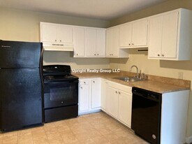 89 Plympton St in Middleboro, MA - Building Photo