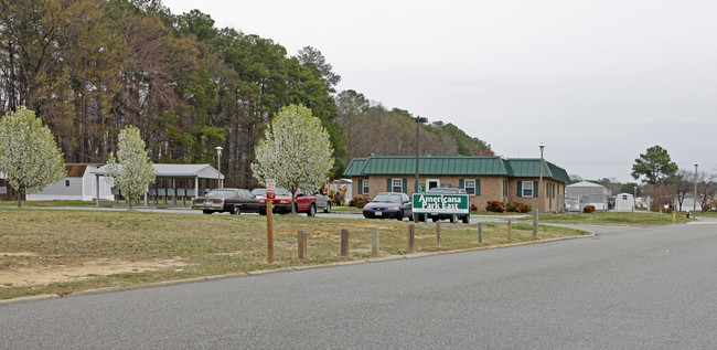 Americana Park East in Newport News, VA - Building Photo - Building Photo