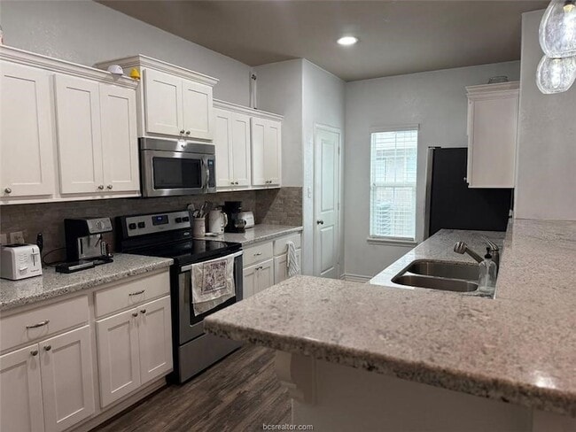 property at 3420 Summerway Dr