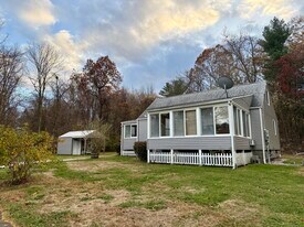 213 Georgetown Rd in Weston, CT - Building Photo