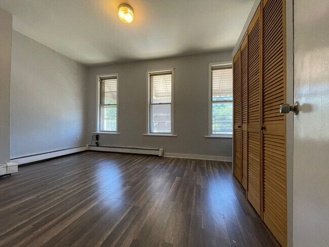 116 Linden Ave, Unit 2 in Jersey City, NJ - Building Photo - Building Photo