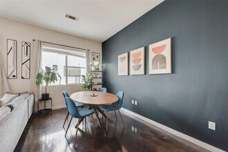 3025 Bryan St in Dallas, TX - Building Photo - Building Photo