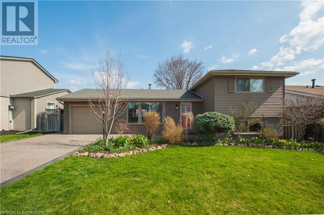 7 Camelot Dr