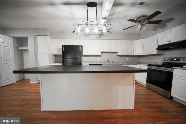 10106 Campus Way S in Largo, MD - Building Photo - Building Photo